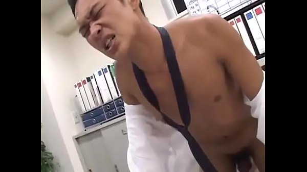 Suited asian stud getting blown in his office - gayfuror